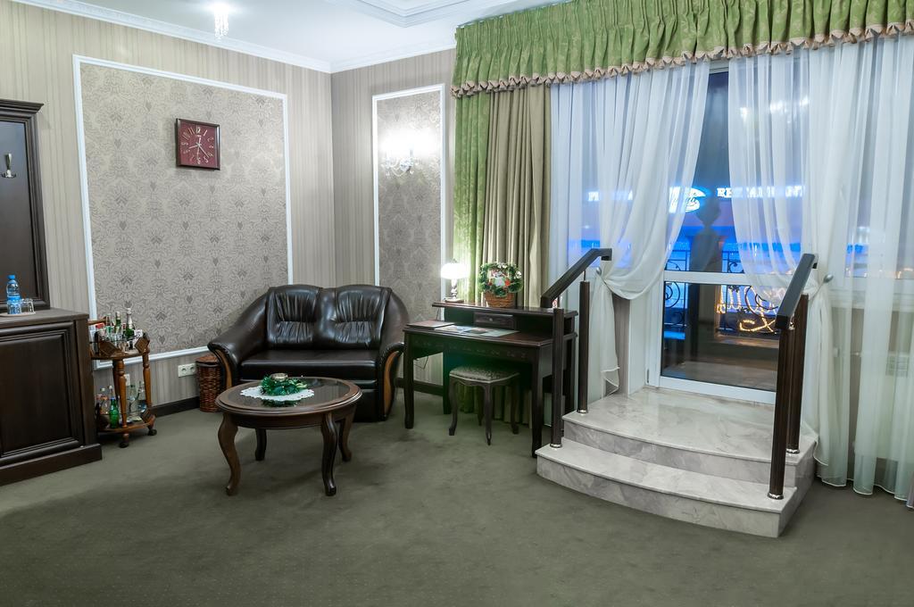 Park Hotel Zamkovy Гомель Екстер'єр фото